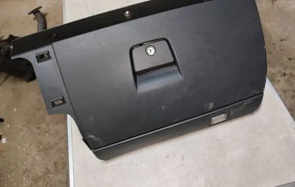 Volvo V50 Glove box 8626141