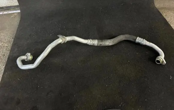 Mercedes-Benz E AMG W212 Engine coolant pipe/hose A2185000172