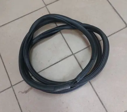 Toyota Yaris XP210 Rear door rubber seal (on body) 