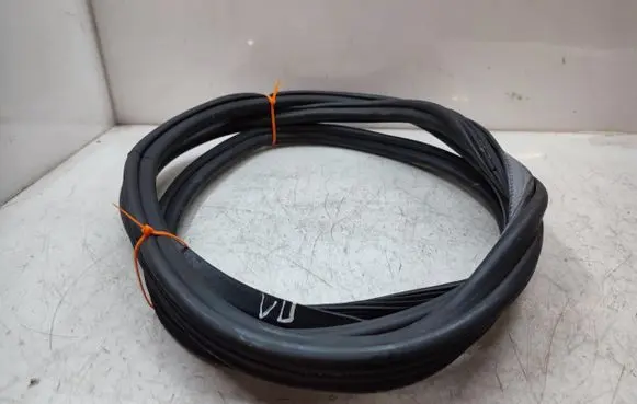 Audi Q5 SQ5 Front door rubber seal 