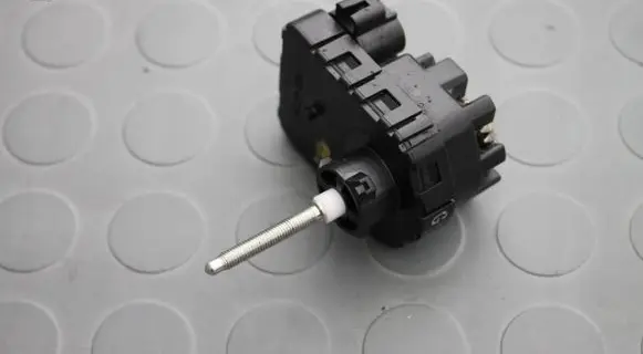 Suzuki SX4 S-Cross Headlight level adjustment motor 