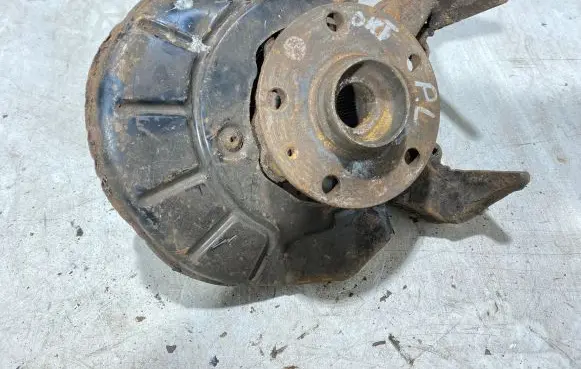 Skoda Octavia Mk2 (1Z) Front wheel hub spindle knuckle