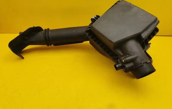 Chevrolet Volt I Air filter box 25967725