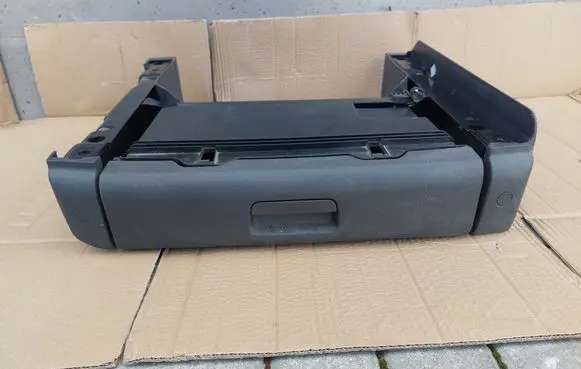 Glove box