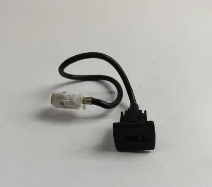 Mercedes-Benz C W204 USB socket connector A1728200515