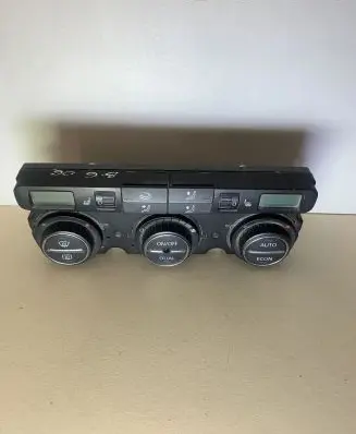 Volkswagen PASSAT B6 Climate control unit 74677532