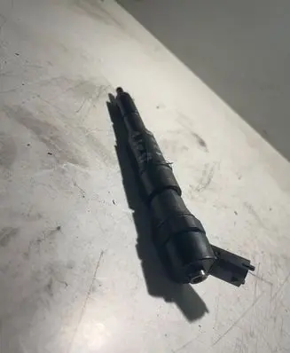 BMW 5 E39 Fuel injector 0445110047