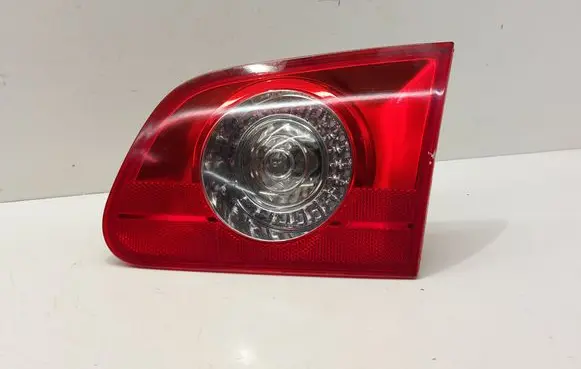 Tailgate rear/tail lights