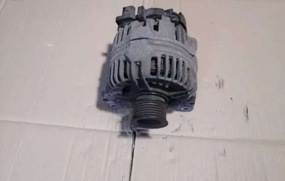 Volkswagen Golf V Generator/alternator 028903028D