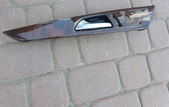 Dashboard glove box trim