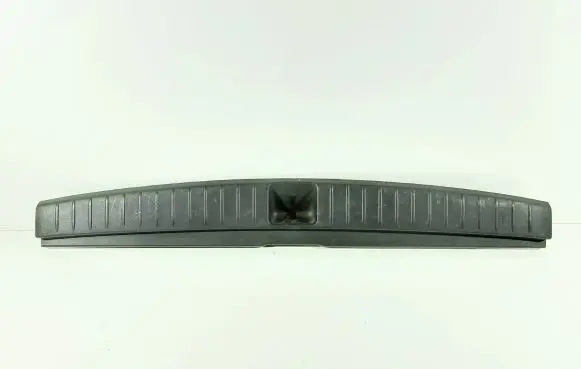 Trunk/boot sill cover protection