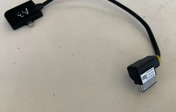 Audi A3 S3 8V USB socket connector 4F0051510AL