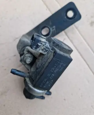 Volkswagen Golf III Turbo solenoid valve 1H0906483 1H0906627