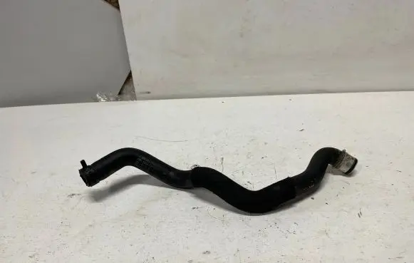 Mercedes-Benz C W204 Engine coolant pipe/hose A2045017182