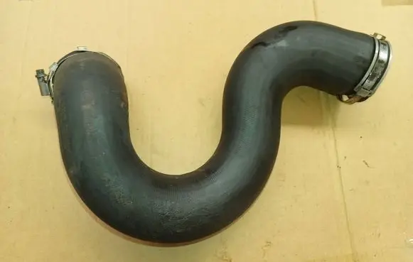 Intercooler hose/pipe