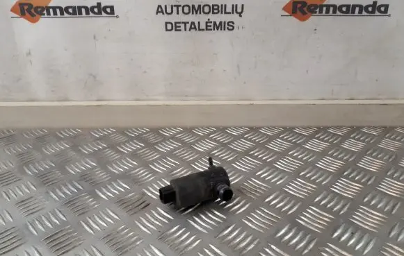 Toyota Auris 150 Windscreen/windshield washer pump 30891