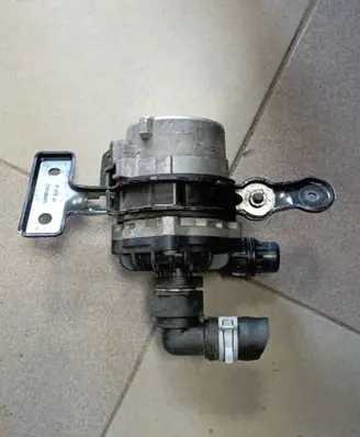Chrysler Pacifica Electric auxiliary coolant/water pump 68237836AA