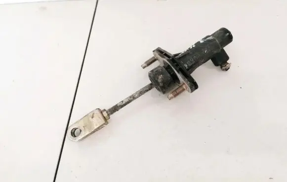 Hyundai Trajet Clutch master cylinder