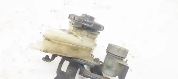 Honda Civic Brake fluid reservoir 