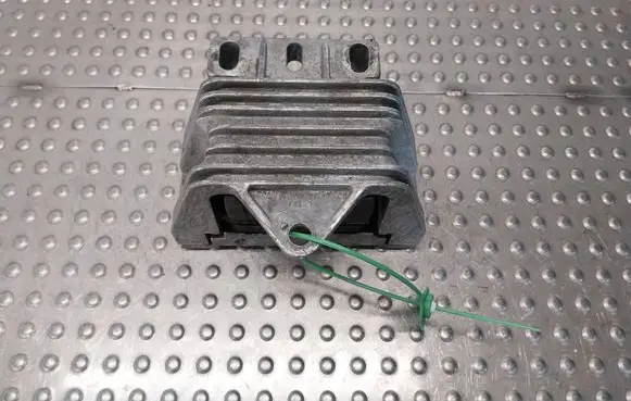 Gearbox mounting bracket