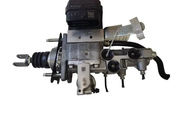 Toyota Prius (XW50) Master brake cylinder 4721047110 LW11010000