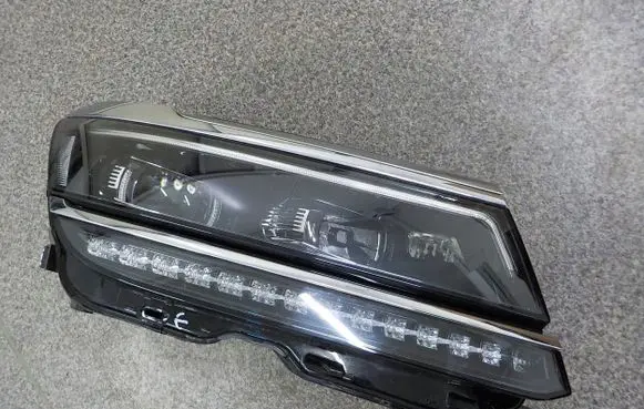 Volkswagen Tiguan Headlight/headlamp