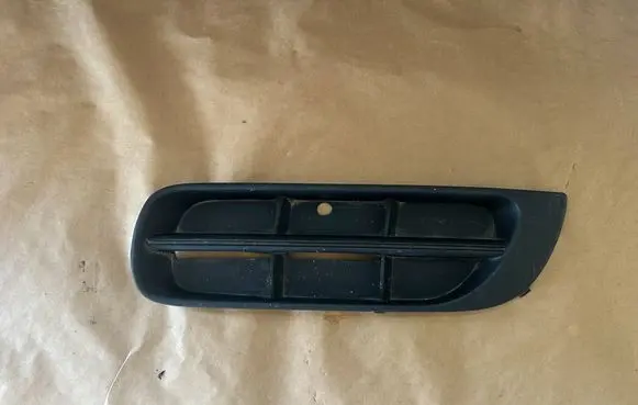 Skoda Fabia Mk2 (5J) Front bumper lower grill 9900201