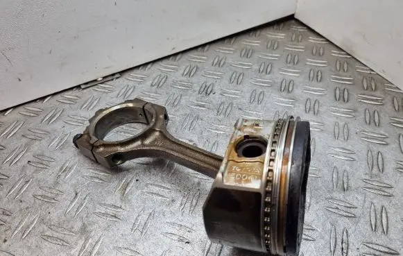 Toyota Land Cruiser (J100) Piston with connecting rod 50041