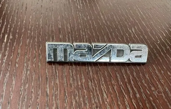 Manufacturer badge logo/emblem