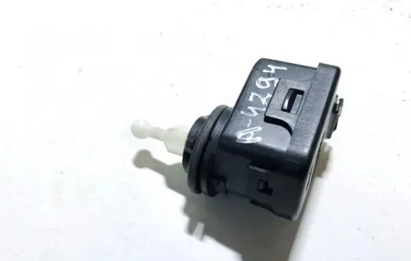 Volkswagen PASSAT B5.5 Headlight level adjustment motor 1j0941295c 007878-hlo