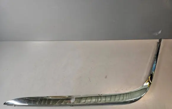 BMW 7 E38 Front bumper splitter molding 8168105 51118168105