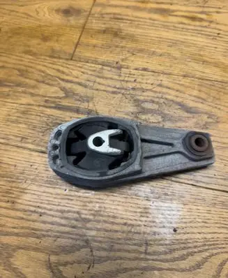 Engine mount bracket