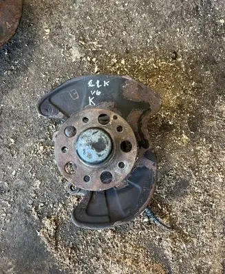 Mercedes-Benz CLK A209 C209 Front wheel hub spindle knuckle