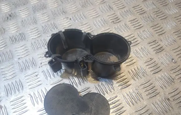 Cup holder front