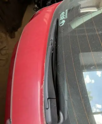 Renault Clio III Rear wiper blade arm