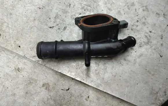 Volkswagen Golf VI Engine coolant pipe/hose 03L121132