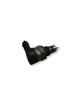 Volvo V70 Fuel pressure regulator 30750409 0281002712 30496945