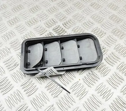 Audi Q3 F3 Quarter panel pressure vent 7N0819465E