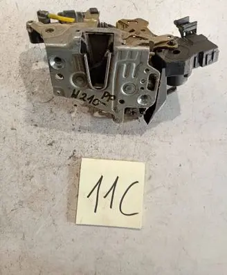 Mercedes-Benz E W210 Front door lock 2107201235