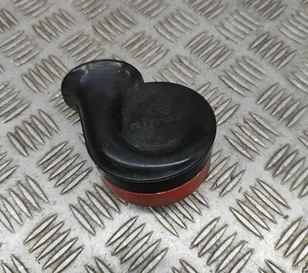Mitsubishi Pajero Horn signal E343329
