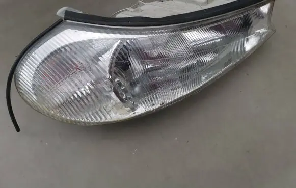 Ford Mondeo MK II Headlight/headlamp