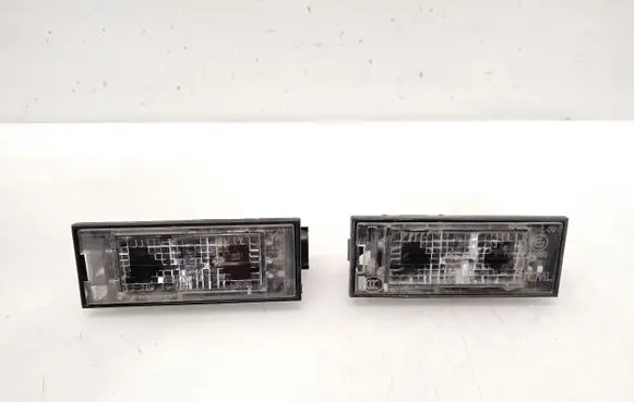 Opel Vivaro Number plate light 1090084 E05053