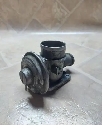 BMW 5 E39 EGR valve 72252300