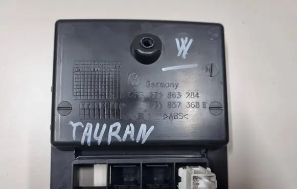 Volkswagen Touran I Glove box 1T1863284 1T1857368E