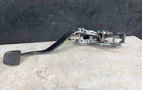 Toyota Auris 150 Clutch pedal