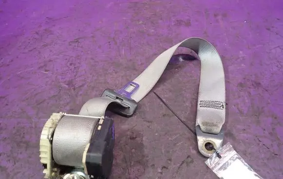 Opel Tigra B Front seatbelt