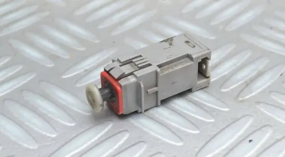 Opel Zafira B Clutch pedal sensor 55701396 869619858 C910D