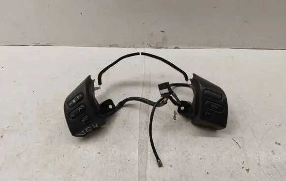 Toyota Corolla Verso AR10 Steering wheel buttons/switches 8425064020B0