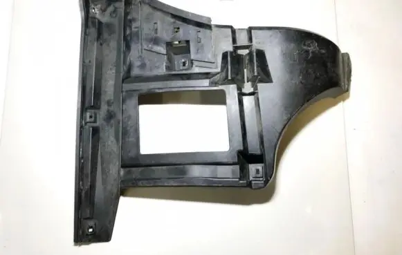Rear bumper mounting bracket