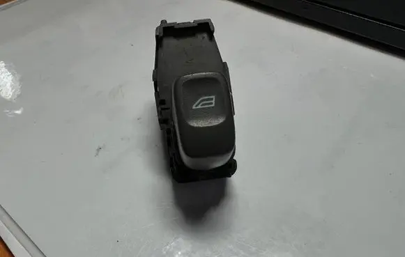 Volvo V70 Electric window control switch 9472275 19206